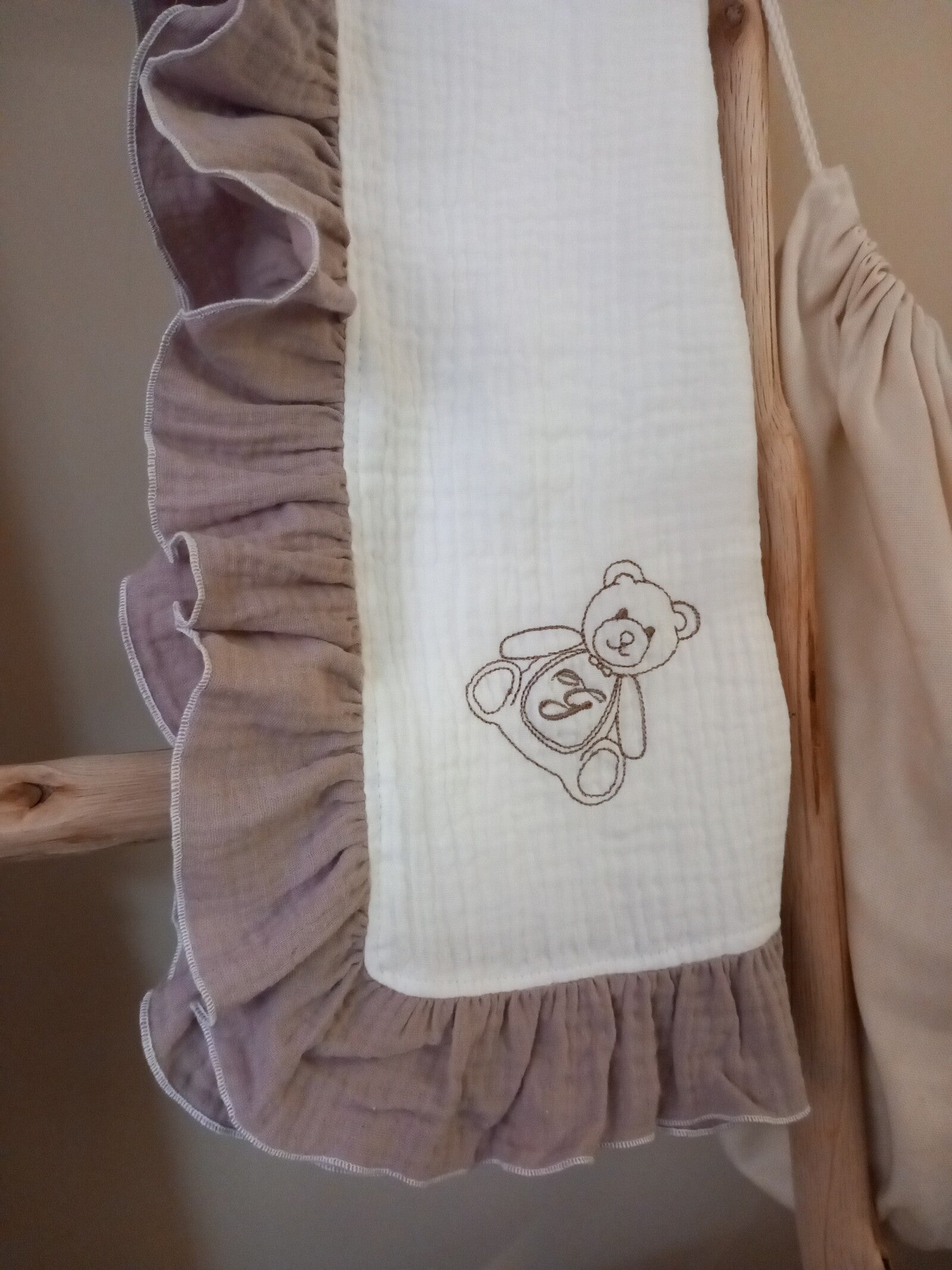 Quadrato in mussola bianca con rouche