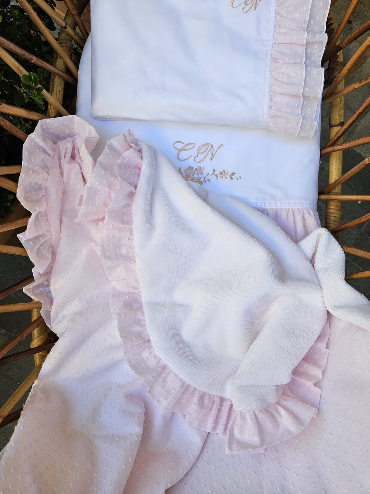 Copertina neonato in plumetis con rouche