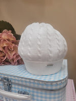Cappellino neonato in filo con treccia - Il Trenino