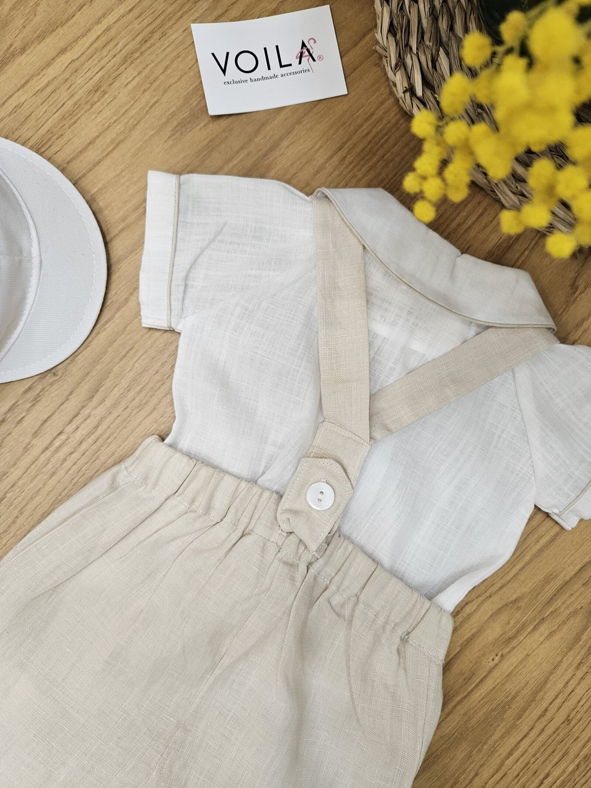 Completo salopette e camicia in lino