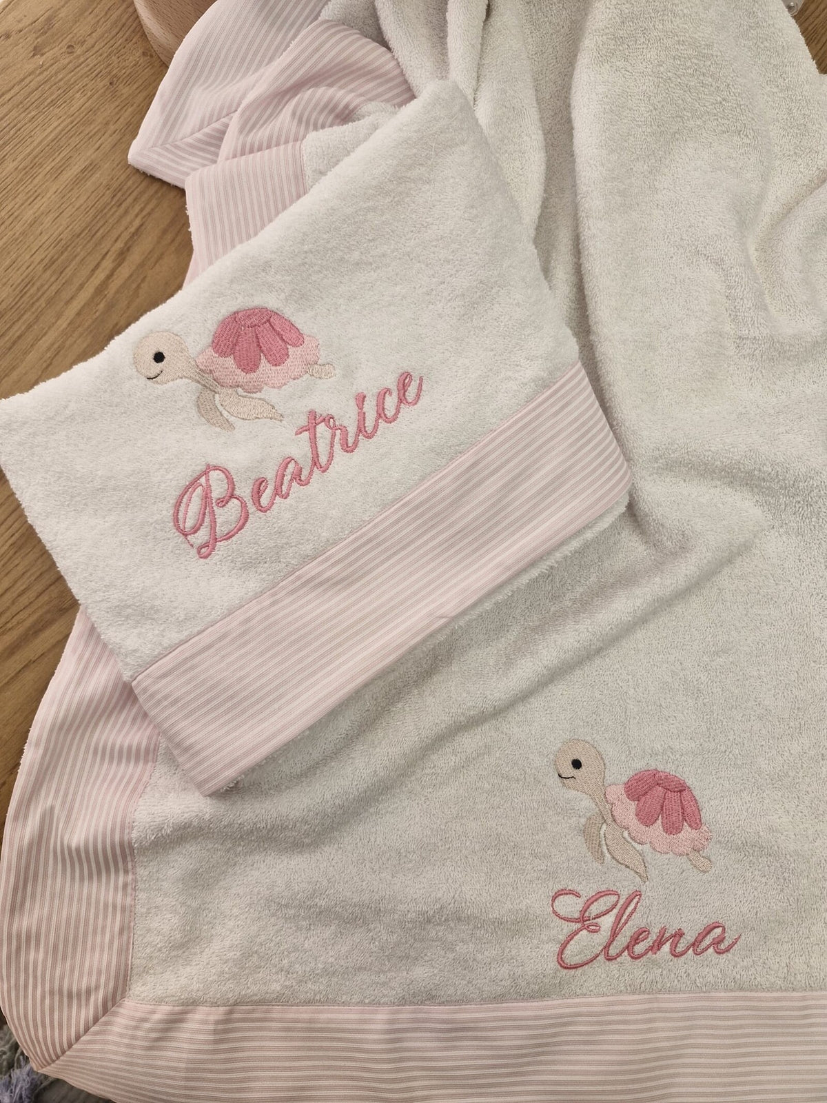 Telo bagnetto in spugna di cotone con cornice in piquè