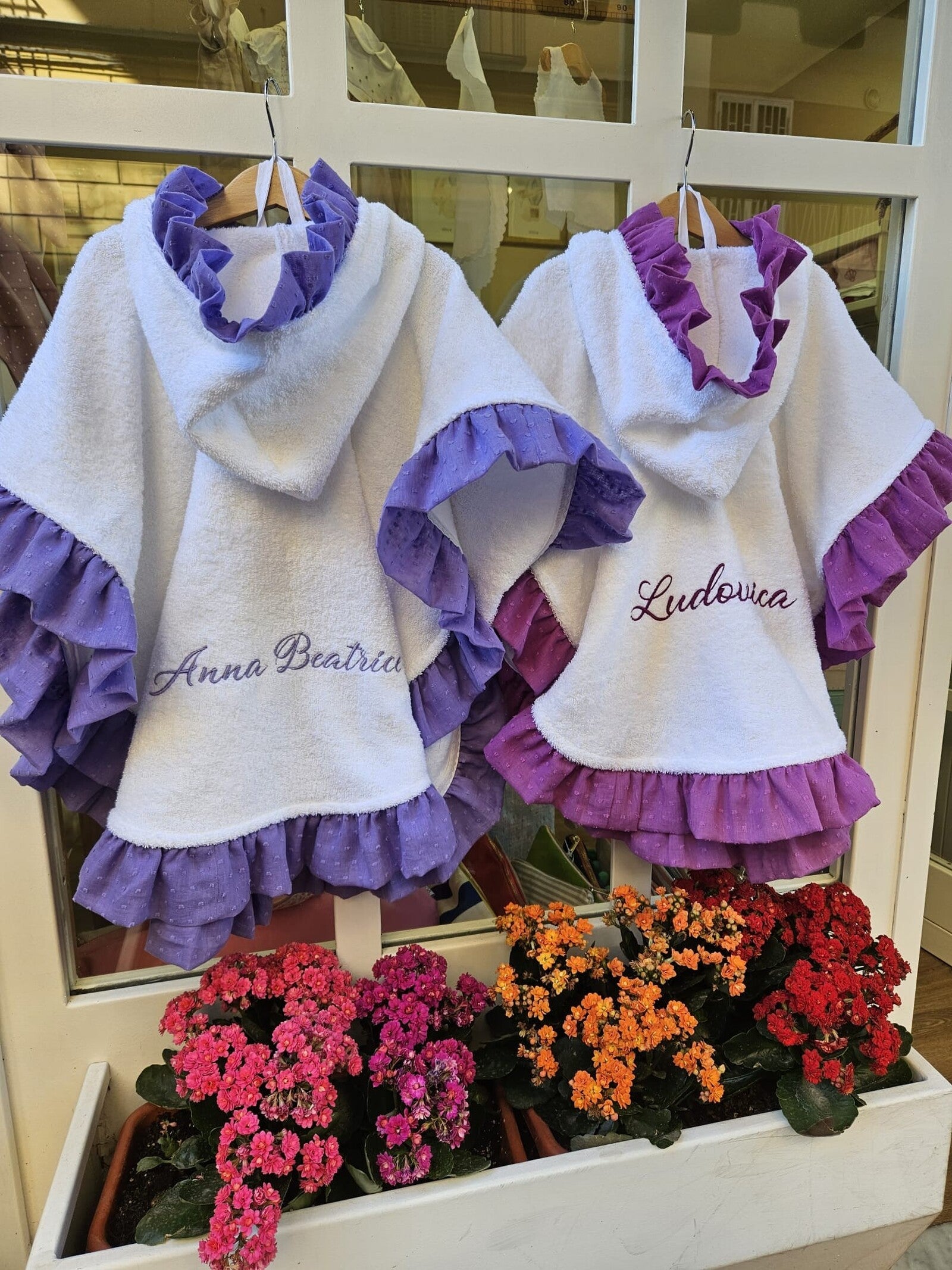 Accappatoio Poncho spugna con rouche in plumetis