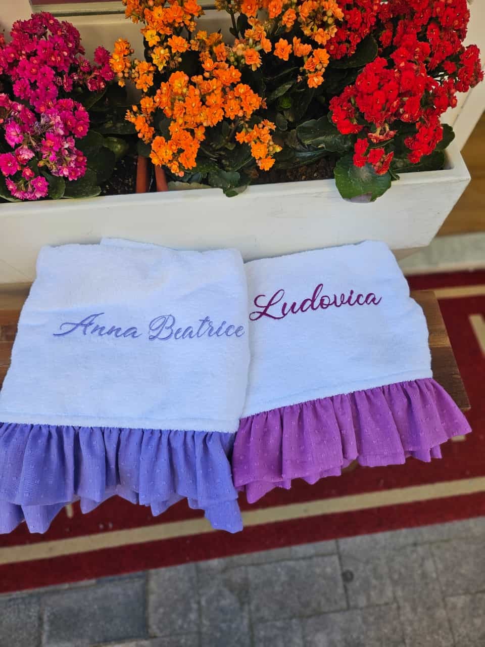 Telo Mare in spugna di cotone con rouche in plumetis