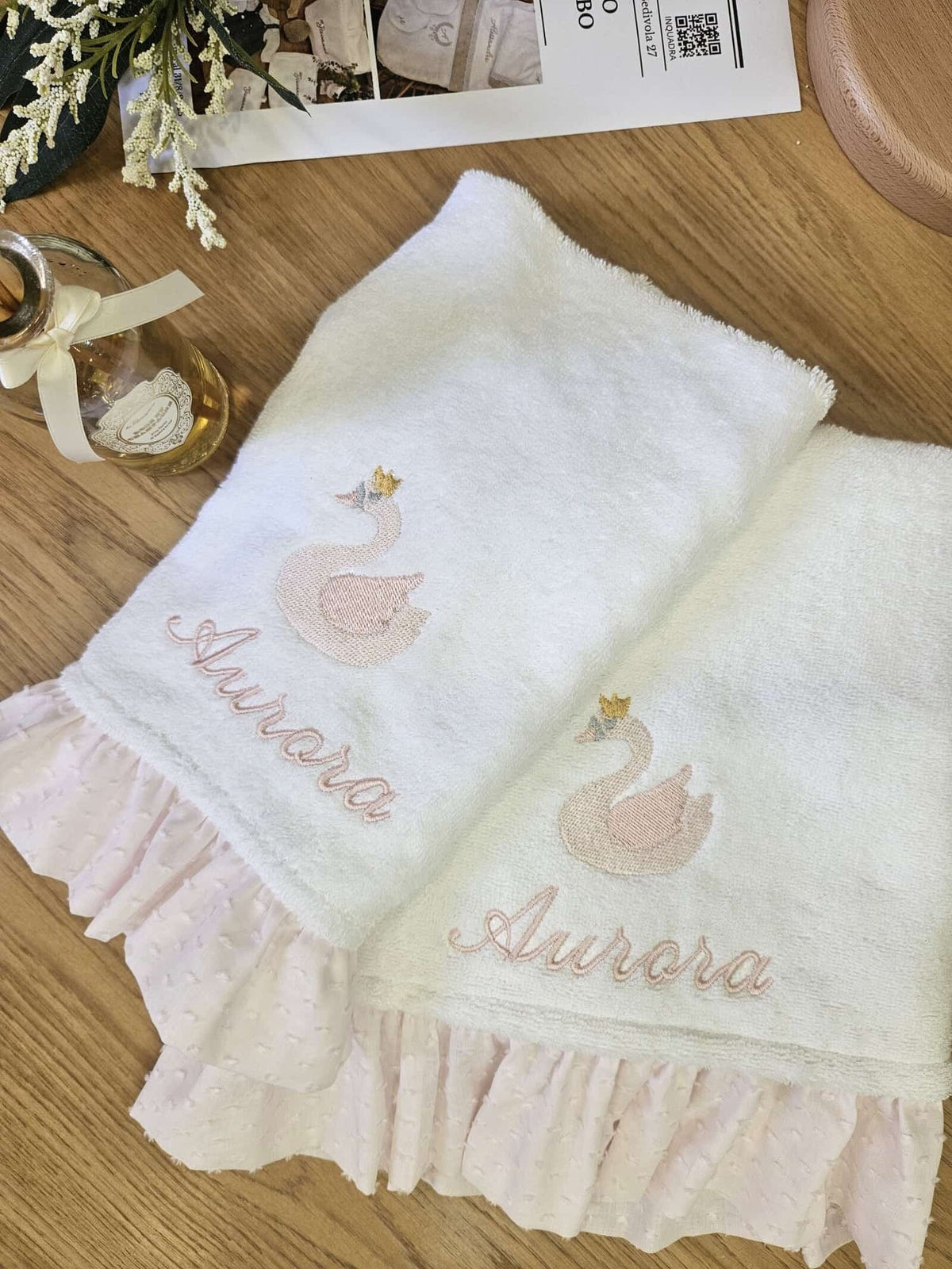 Coordinato da bagno in spugna di cotone con rouche in plumetis