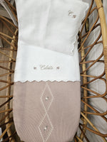 Copertina neonato in lana con traforo centrale e fiorellini