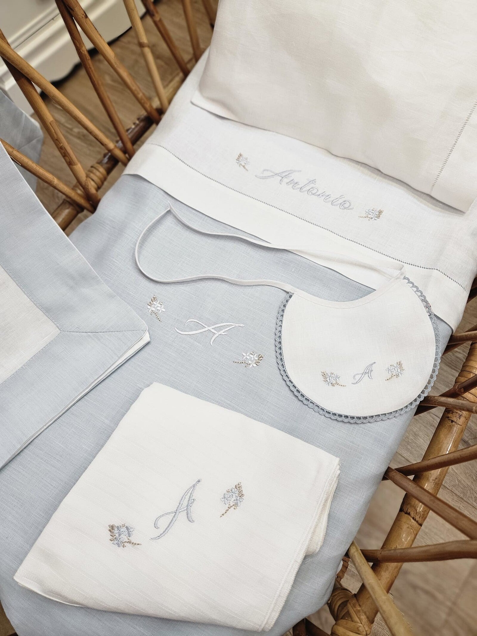 Coordinato nascita in puro lino