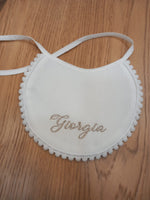 Bavaglino baby love con nome o iniziali e pon pon