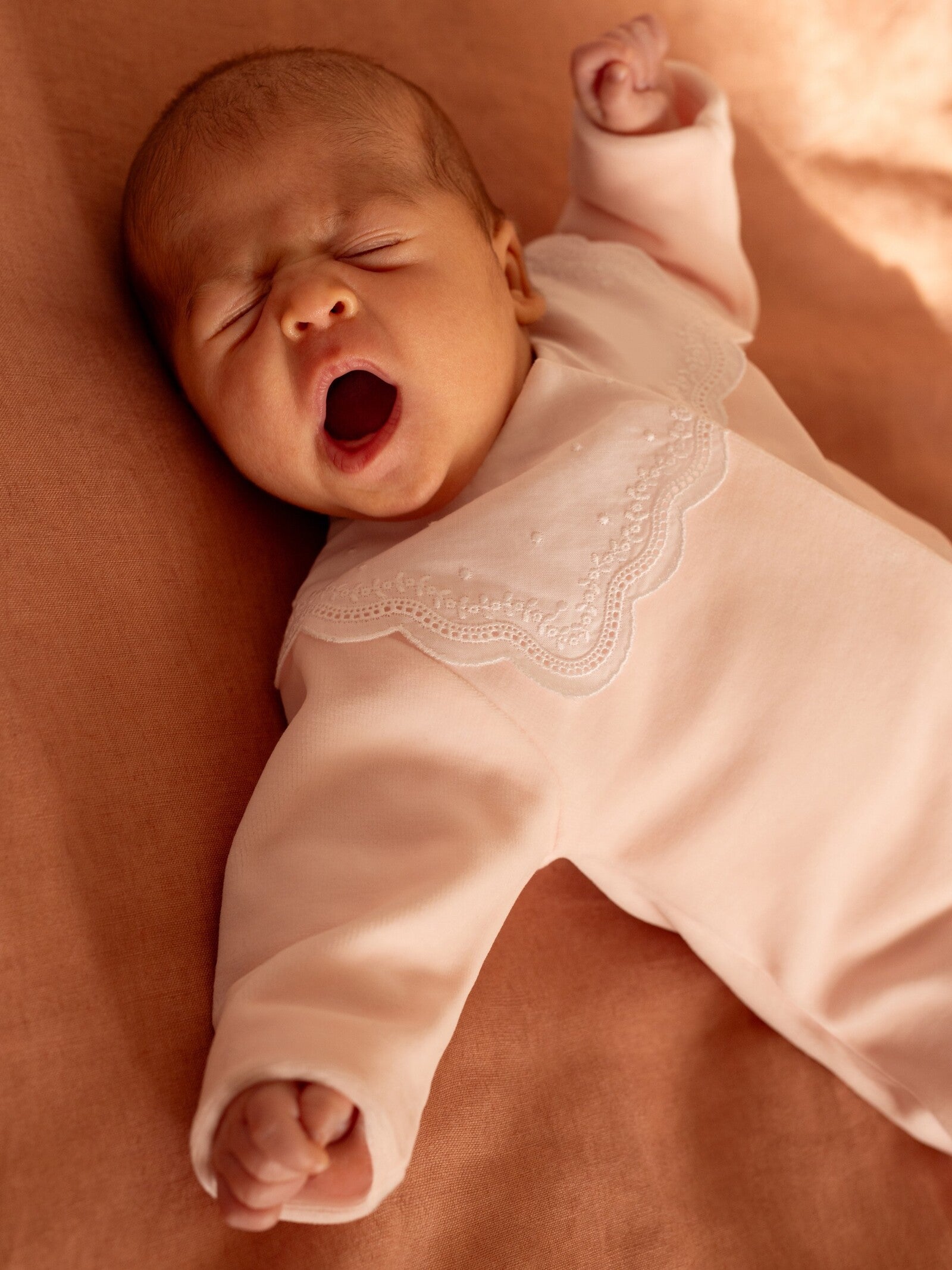 Tutina in velluto con colletto in pizzo sangallo