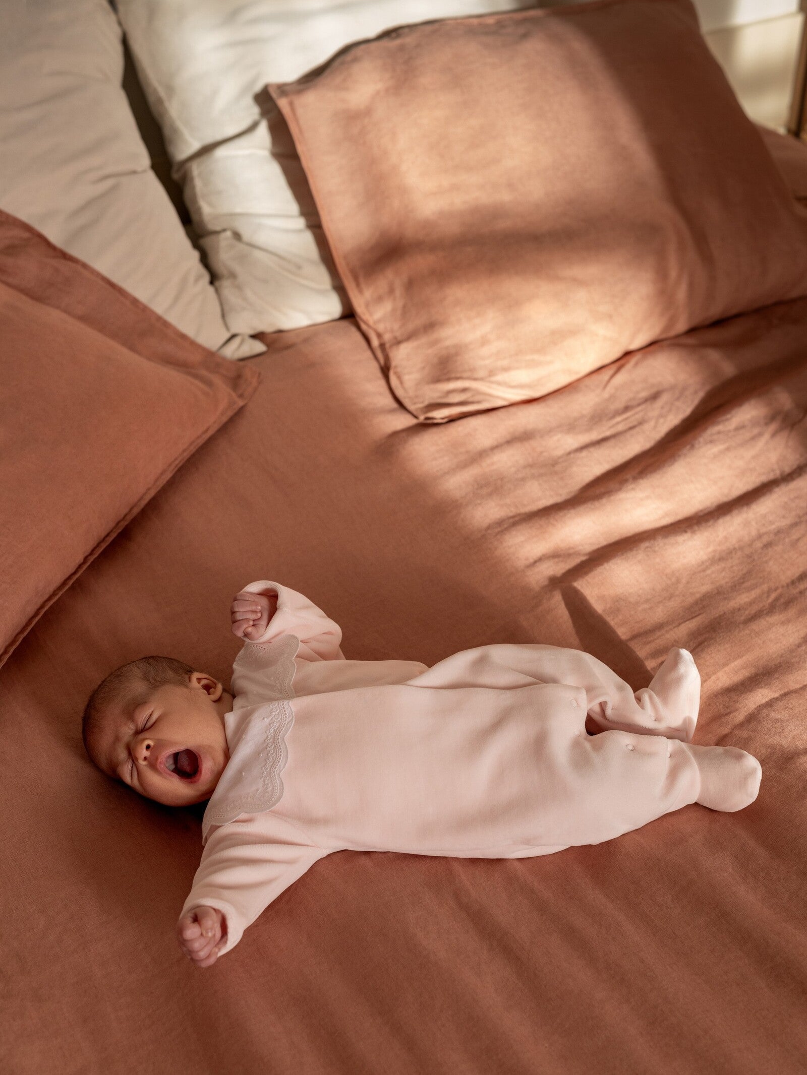 Tutina in velluto con colletto in pizzo sangallo