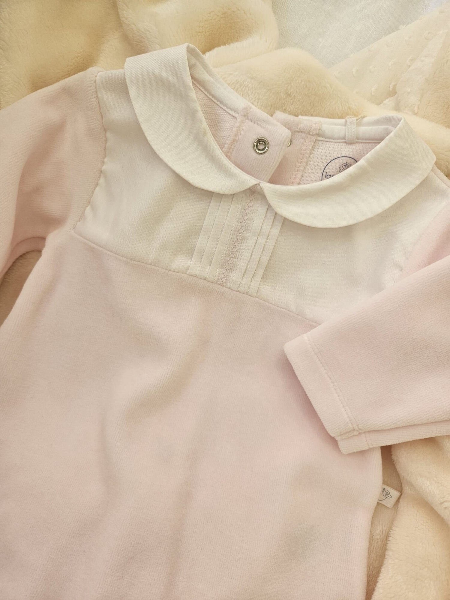 Tutina in velluto con tessuto effetto ricamato