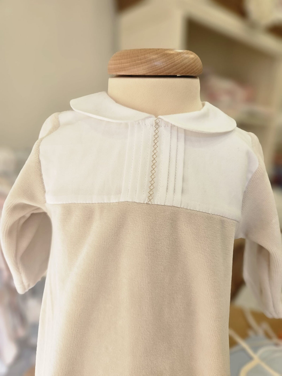 Tutina in velluto con tessuto effetto ricamato