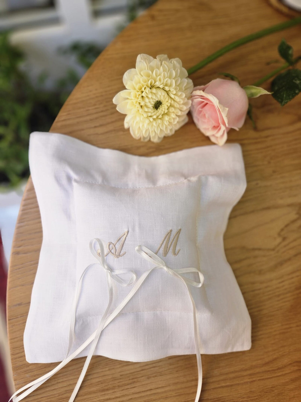 Cuscino portafedi in puro lino bianco