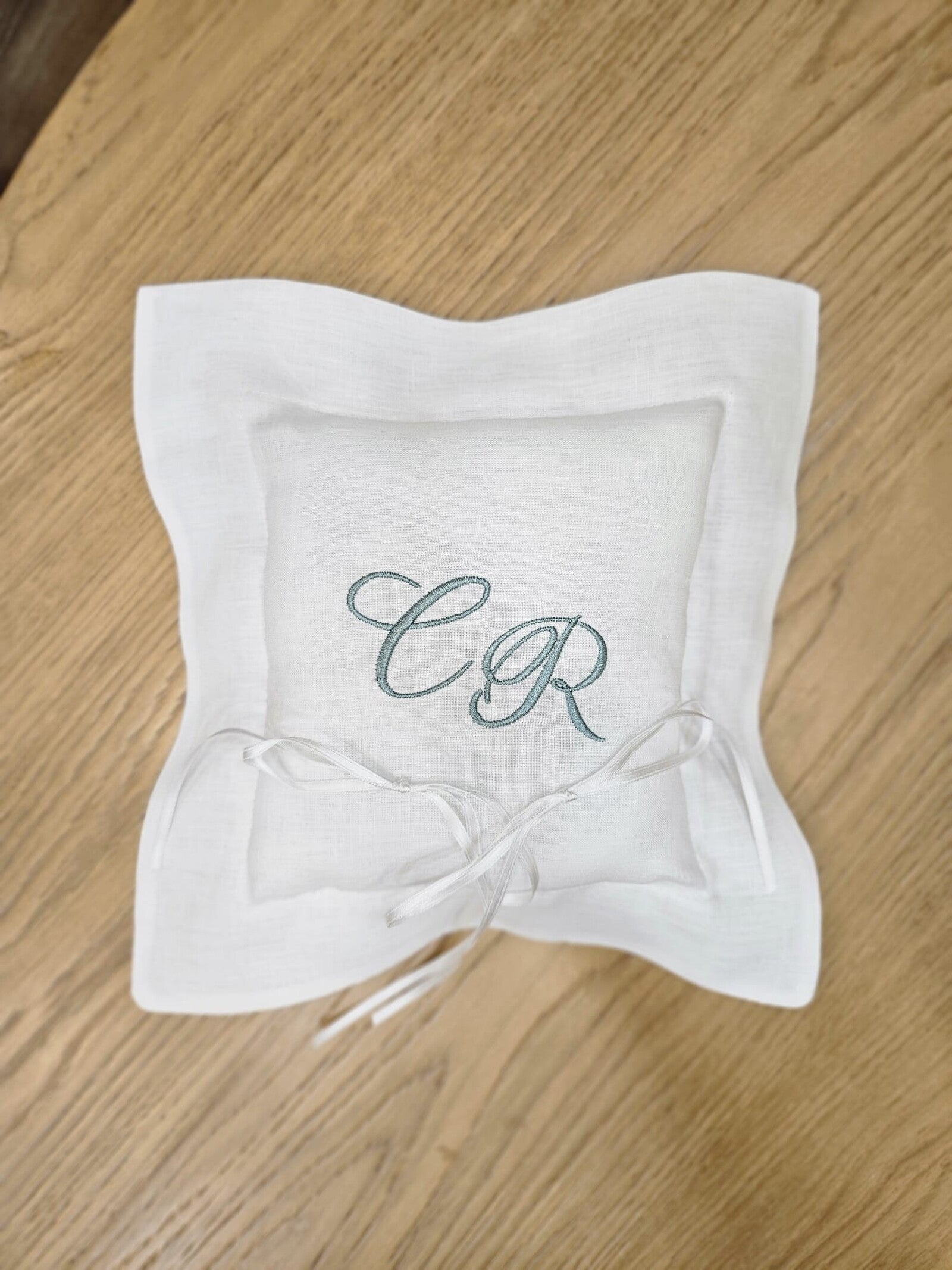 Cuscino portafedi in puro lino bianco