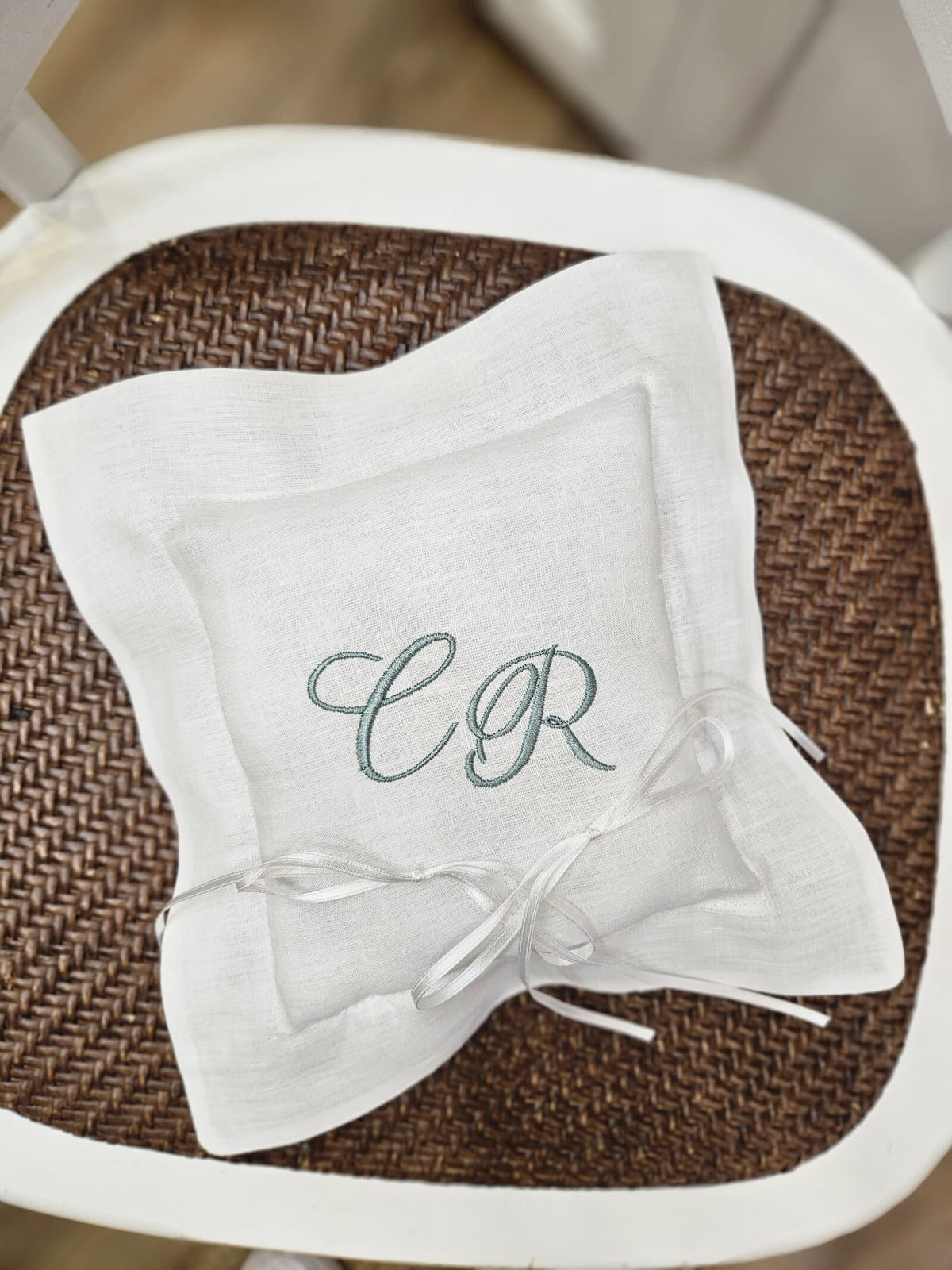 Cuscino portafedi in puro lino bianco