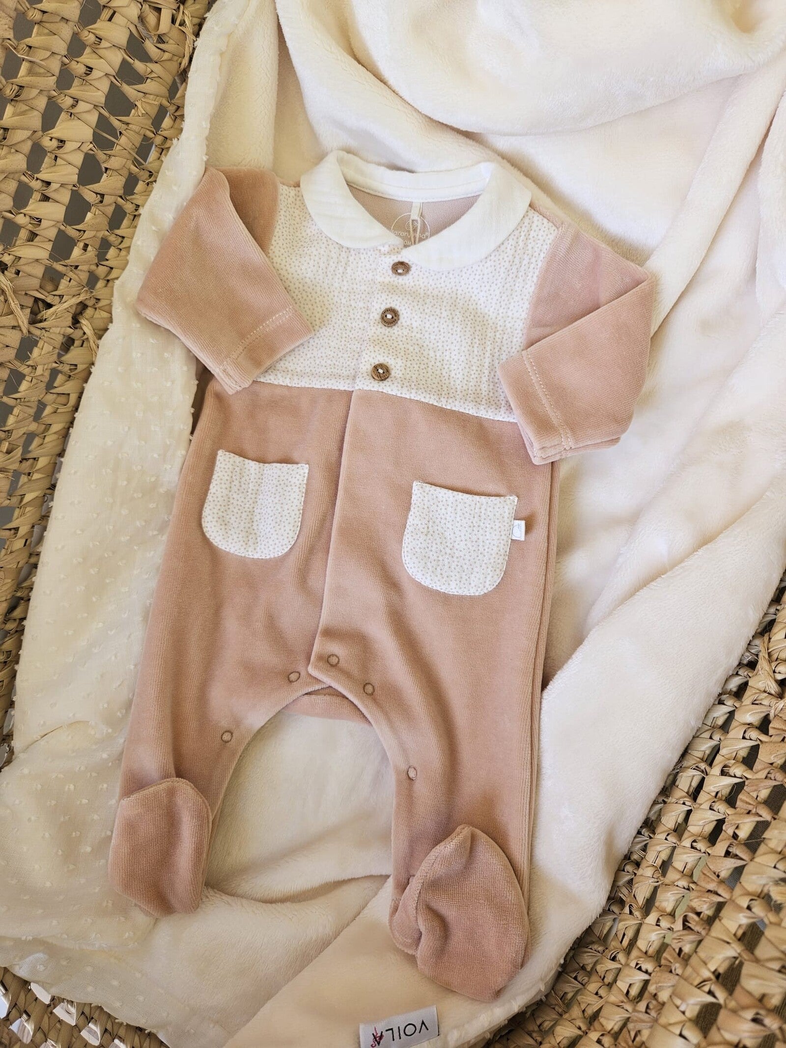 Tutina in velluto con dettagli in tessuto a fantasia