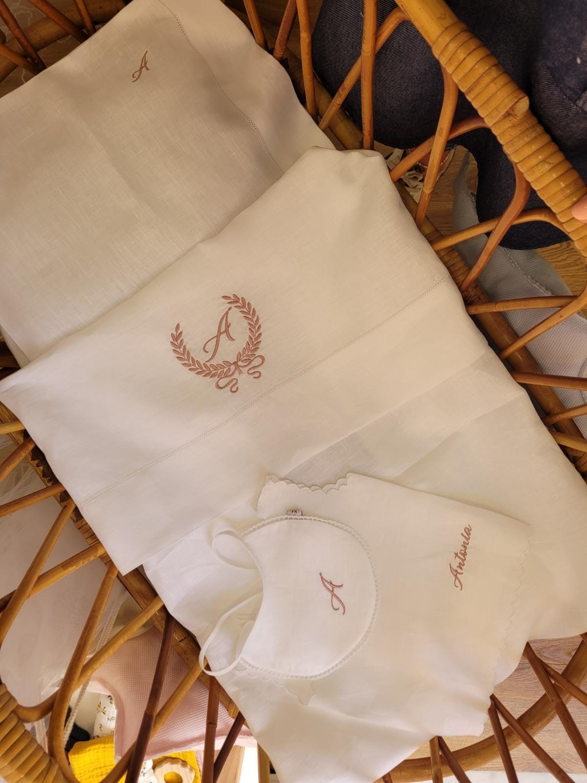 Lenzuolino in puro lino bianco punto a giorno