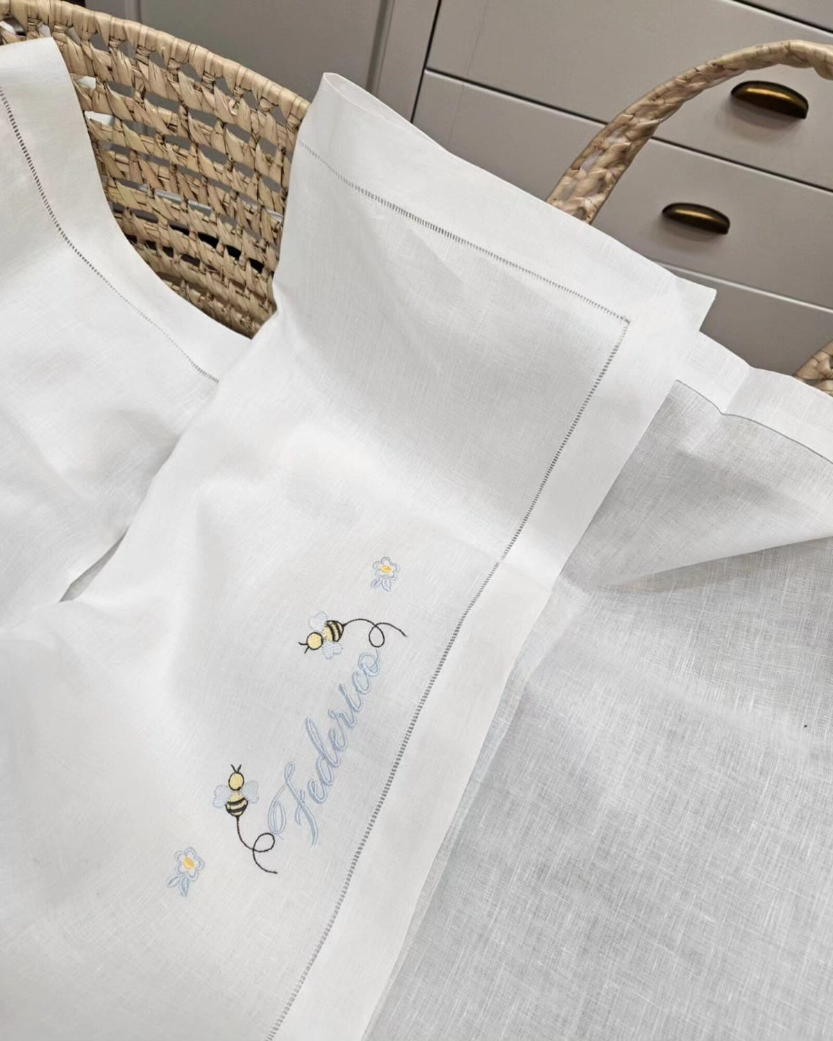 Lenzuolino in puro lino bianco punto a giorno