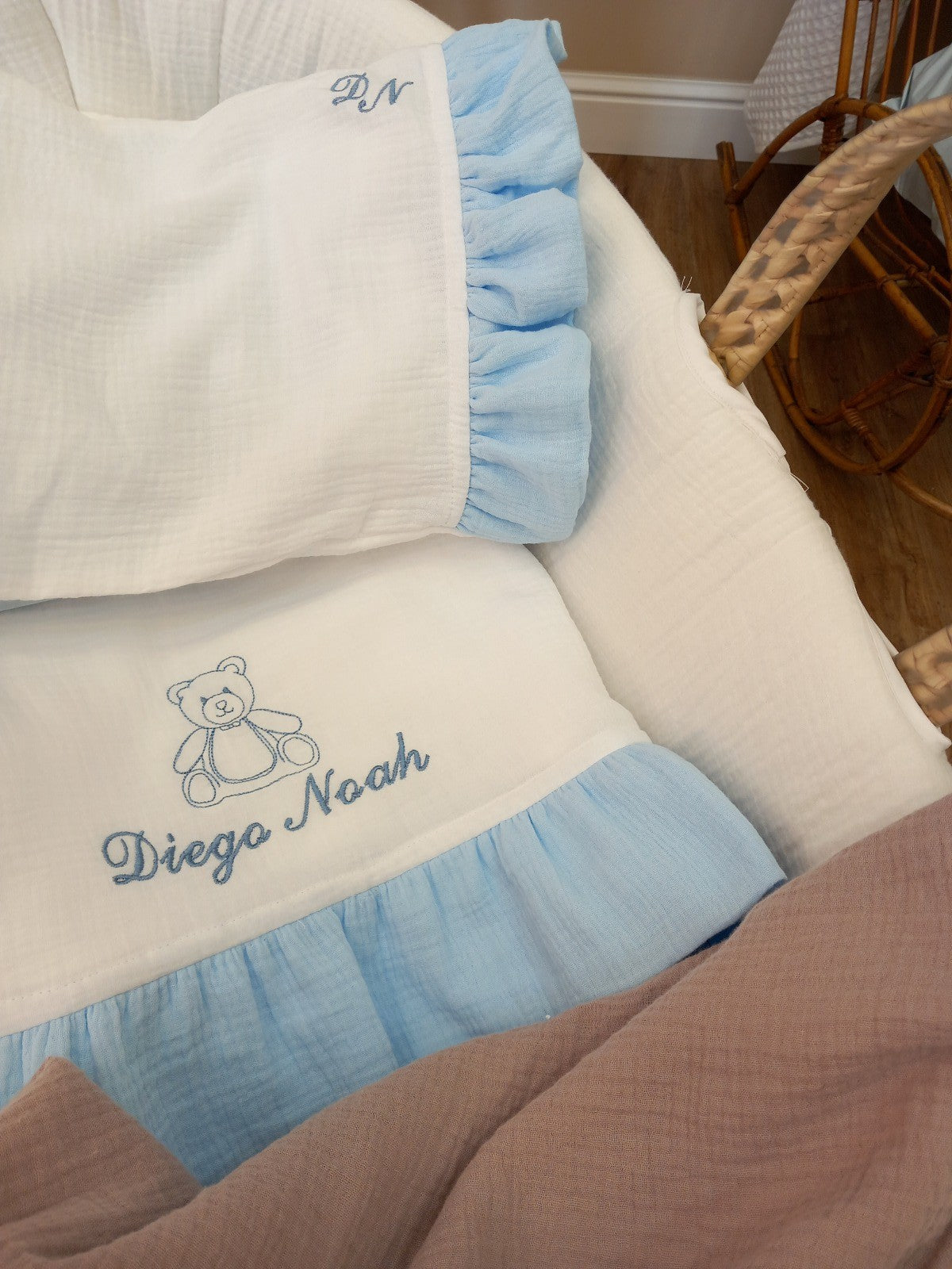 Lenzuolino in mussola di cotone con rouche