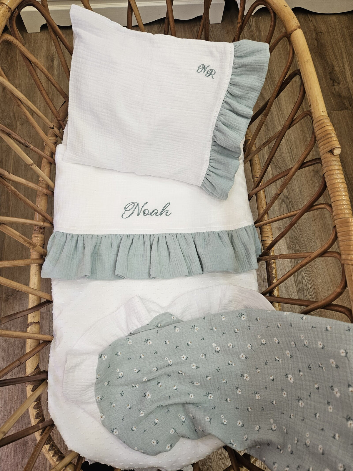 Lenzuolino in mussola di cotone con rouche