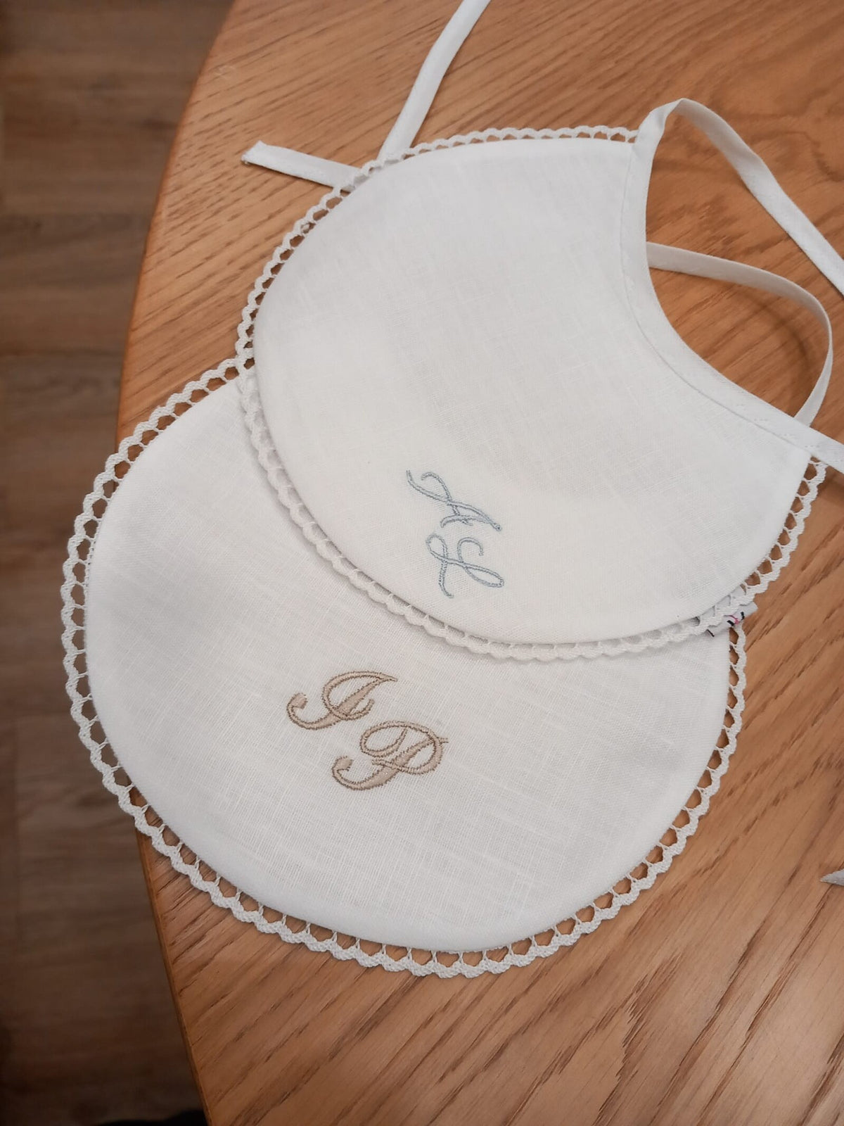 Coppia di Bavaglini Neonati in lino personalizzati