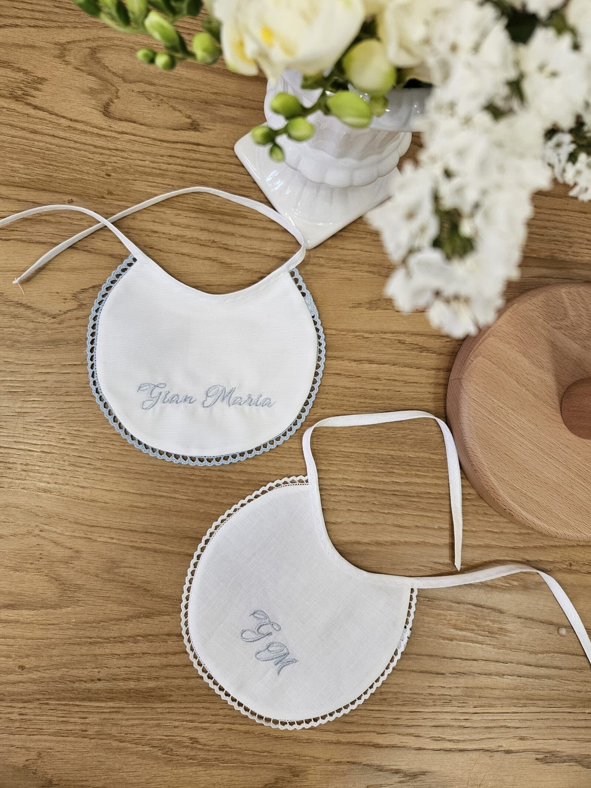 Coppia di bavaglini in piquè di cotone