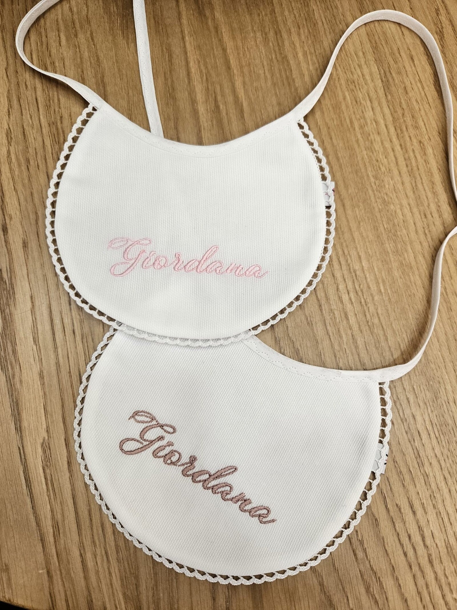 Coppia di bavaglini in piquè di cotone