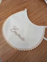 Bavaglino bianco con merlettino margheritina