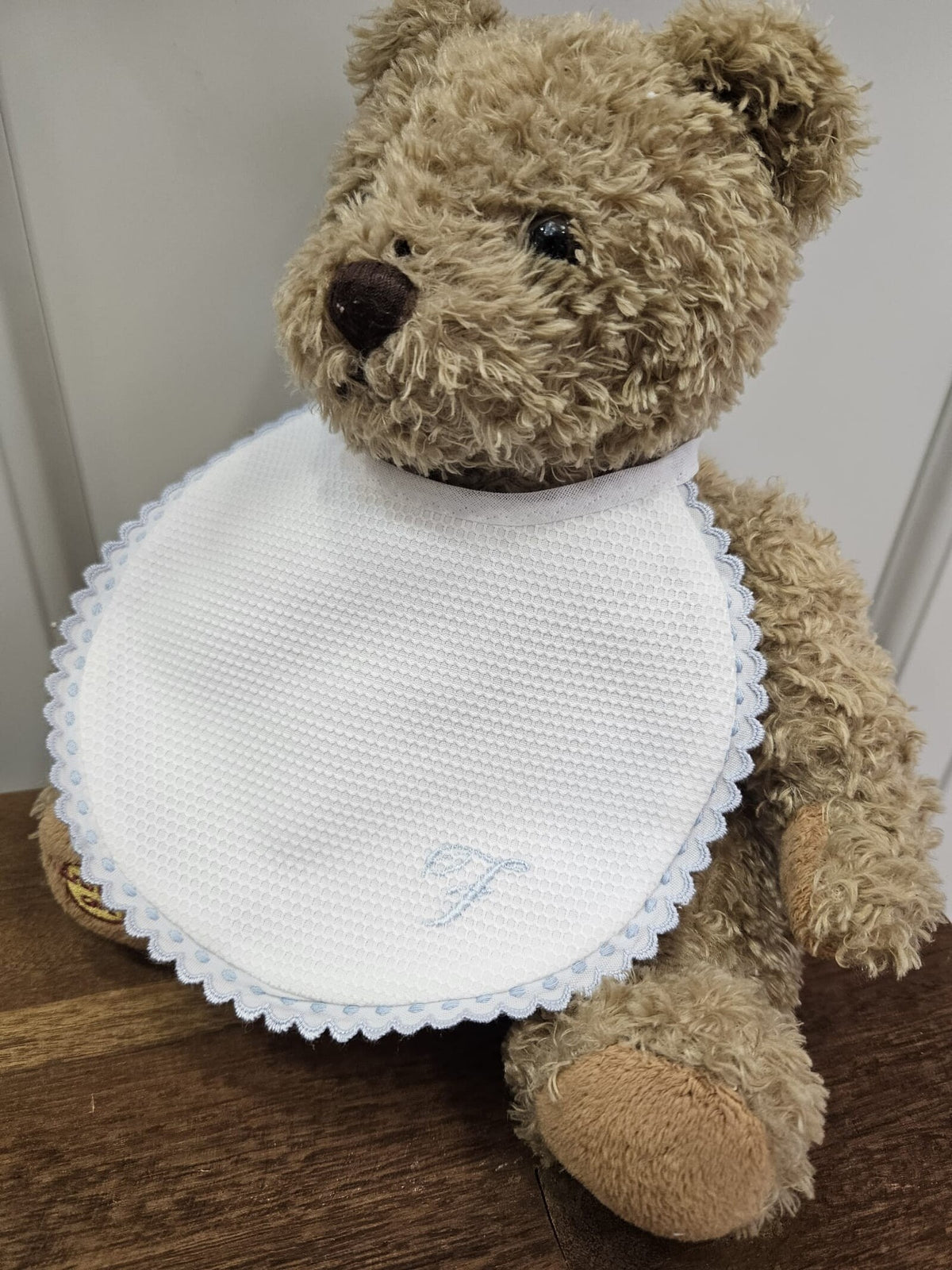 Bavaglino bianco con merlettino margheritina