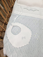 Bavaglino in lino bianco con smerlo