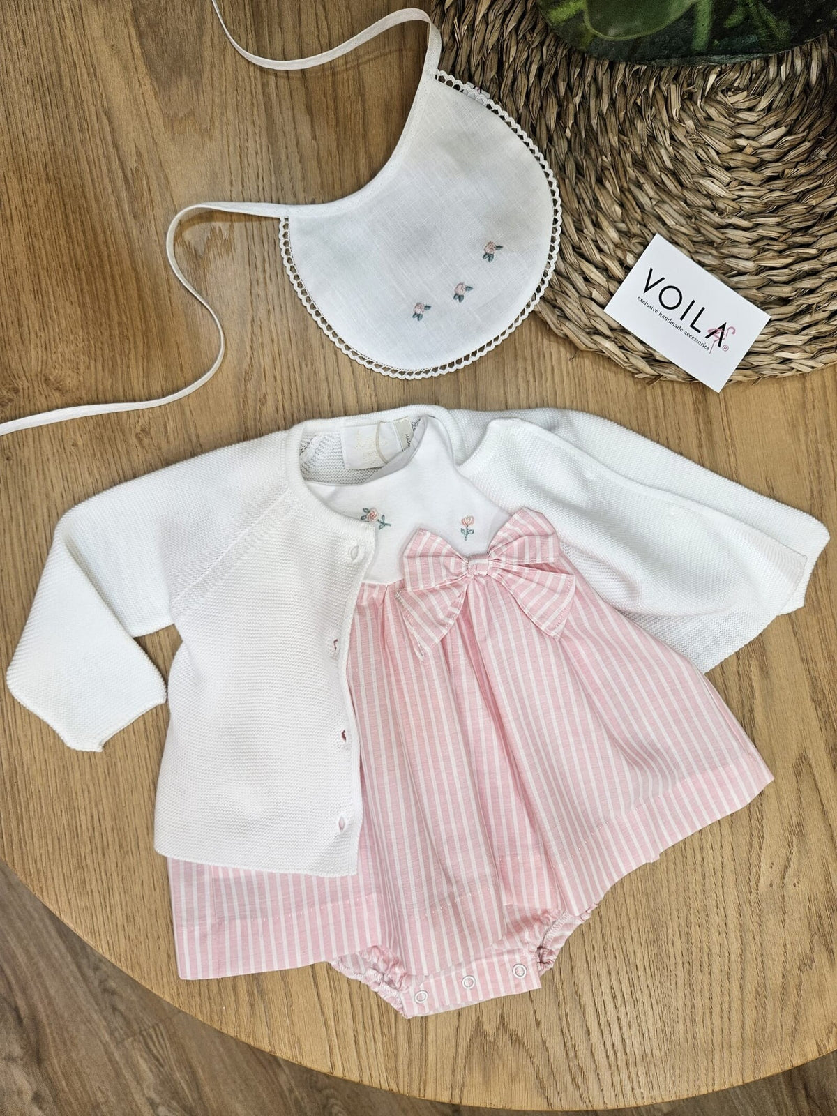 Vestitino in cotone con boccioli ricamati