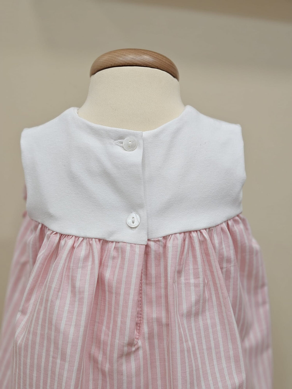 Vestitino in cotone con boccioli ricamati