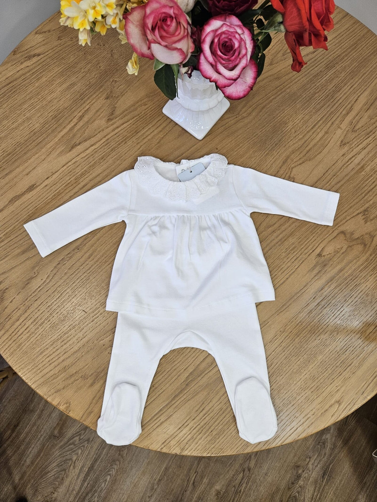 Completo due pezzi in jersey di cotone con colletto in sangallo