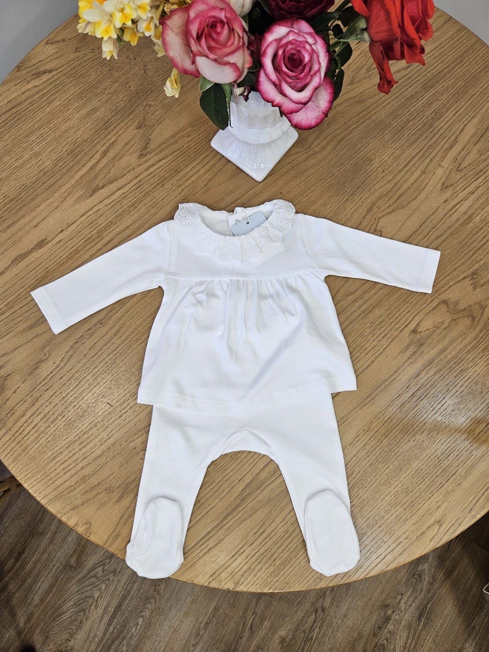 Completo due pezzi in jersey di cotone con colletto in sangallo