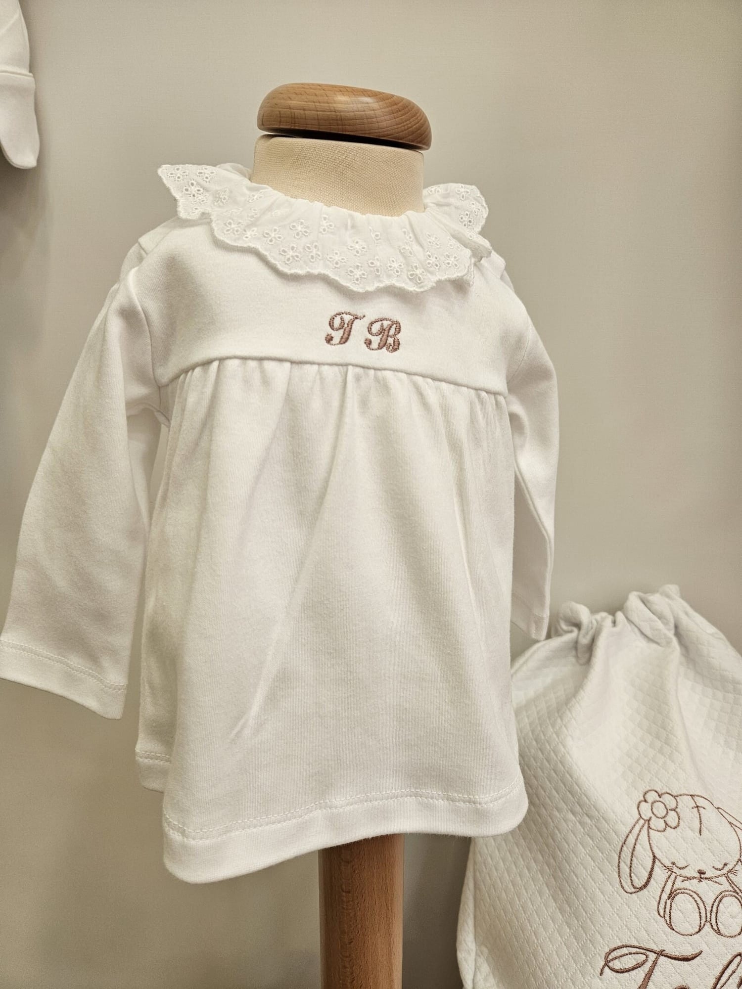 Completo due pezzi in jersey di cotone con colletto in sangallo