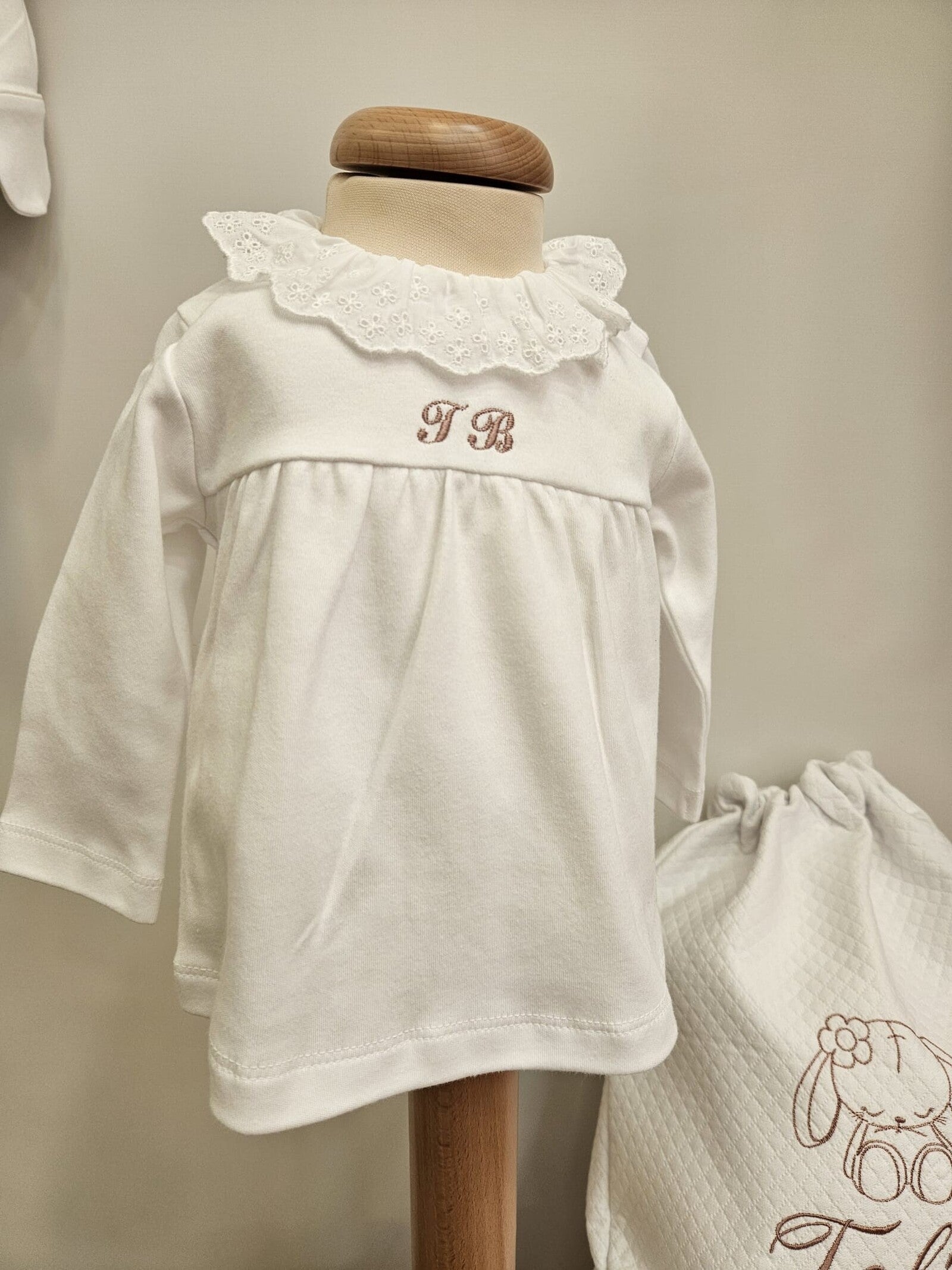 Completo due pezzi in jersey di cotone con colletto in sangallo