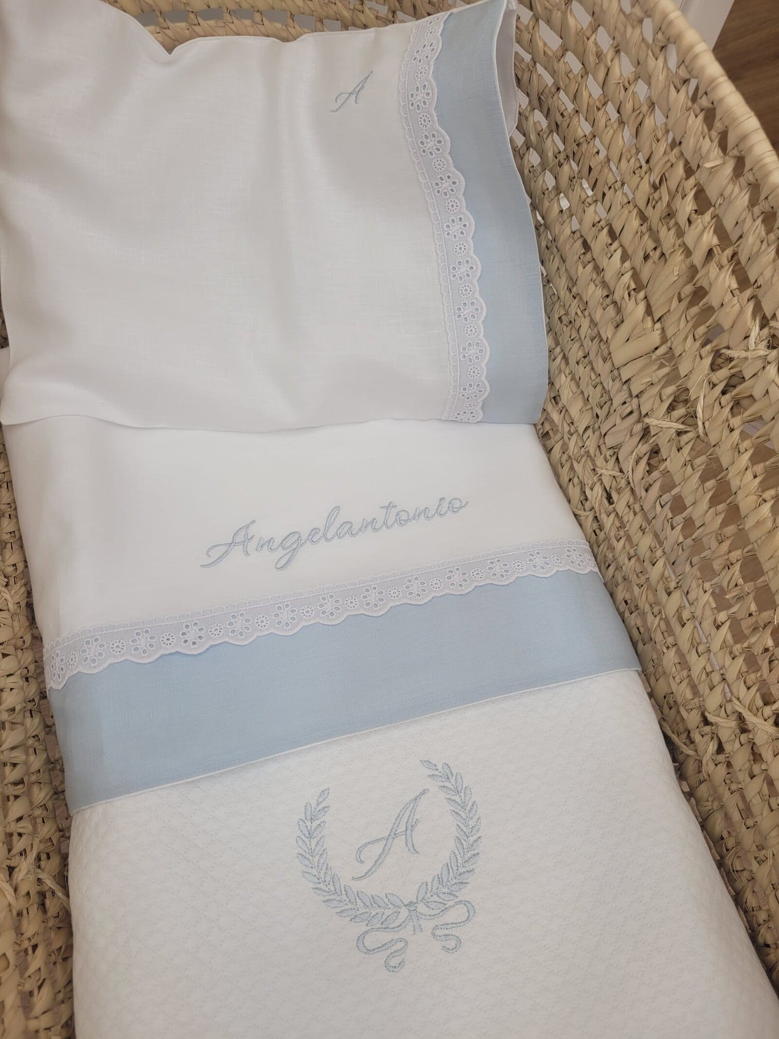 Coordinato culletta, Lenzuolino in lino e pizzo sangallo con copertina