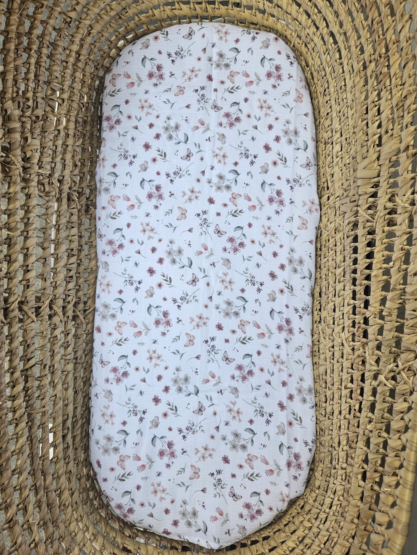 Lenzuolino con angoli in mussola a fantasia