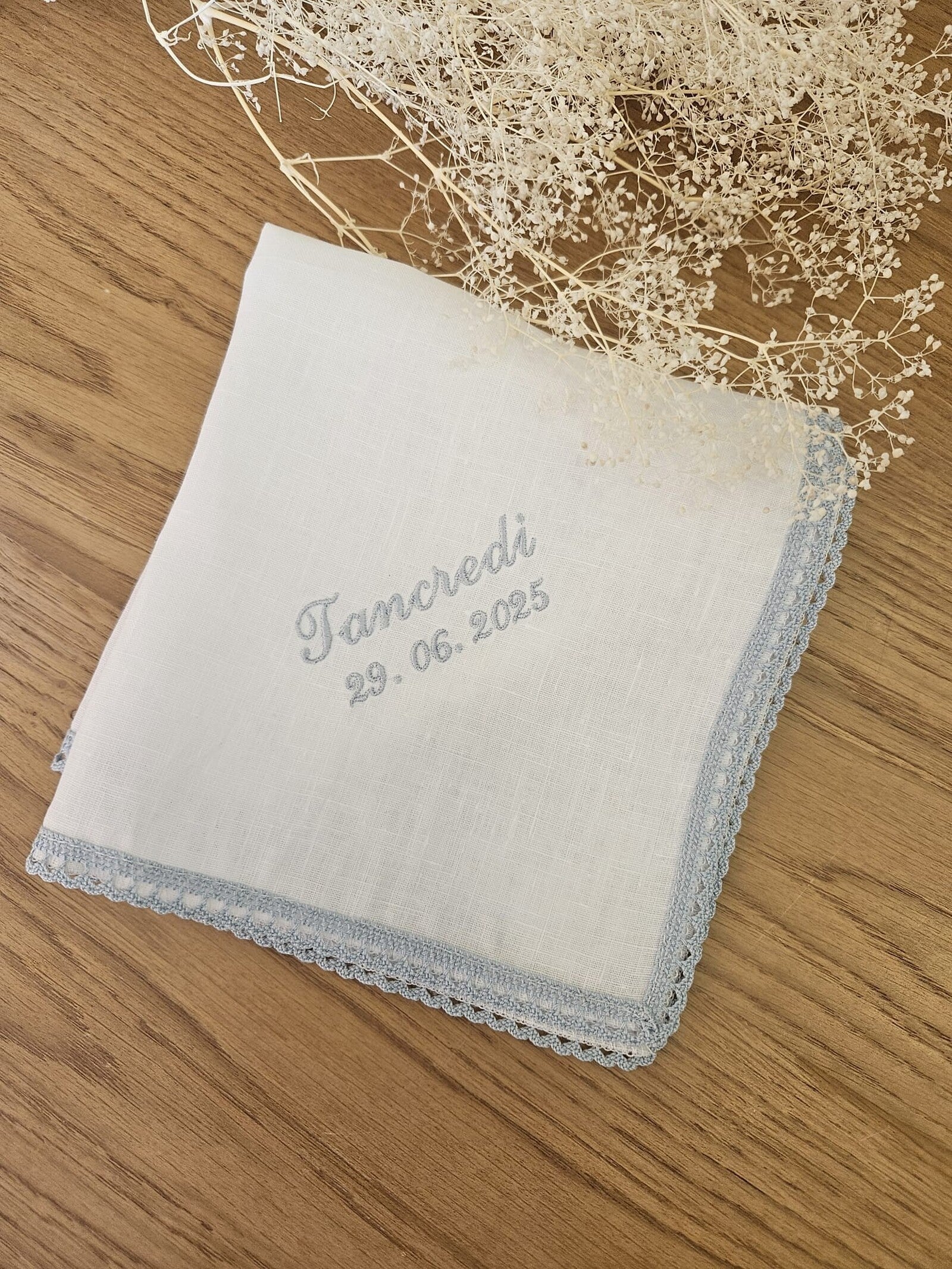 Set Battesimale in Lino con Merlettino – Bavaglino e Fazzoletto Personalizzati