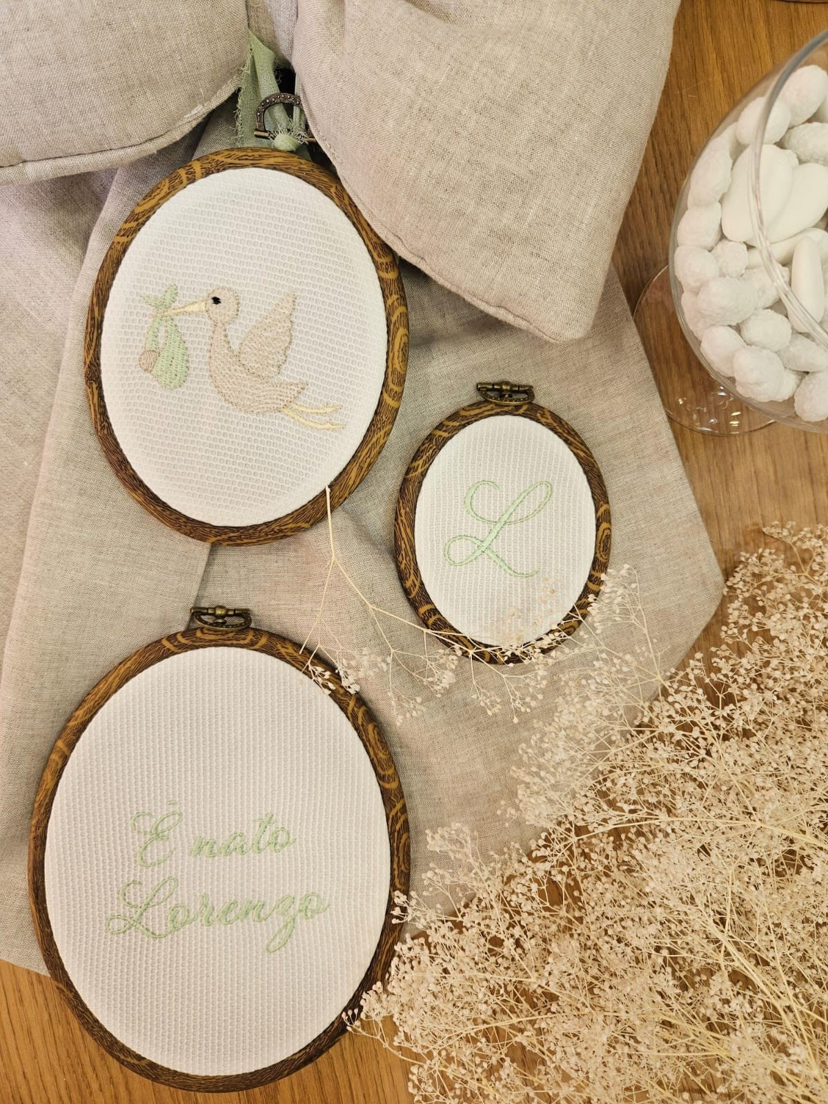 Un dolcissimo benvenuto alla vita: tris di telai con ricami