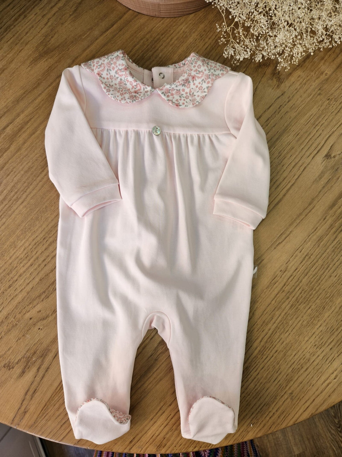 Tutina neonato in jersey di cotone con colletto a margherita