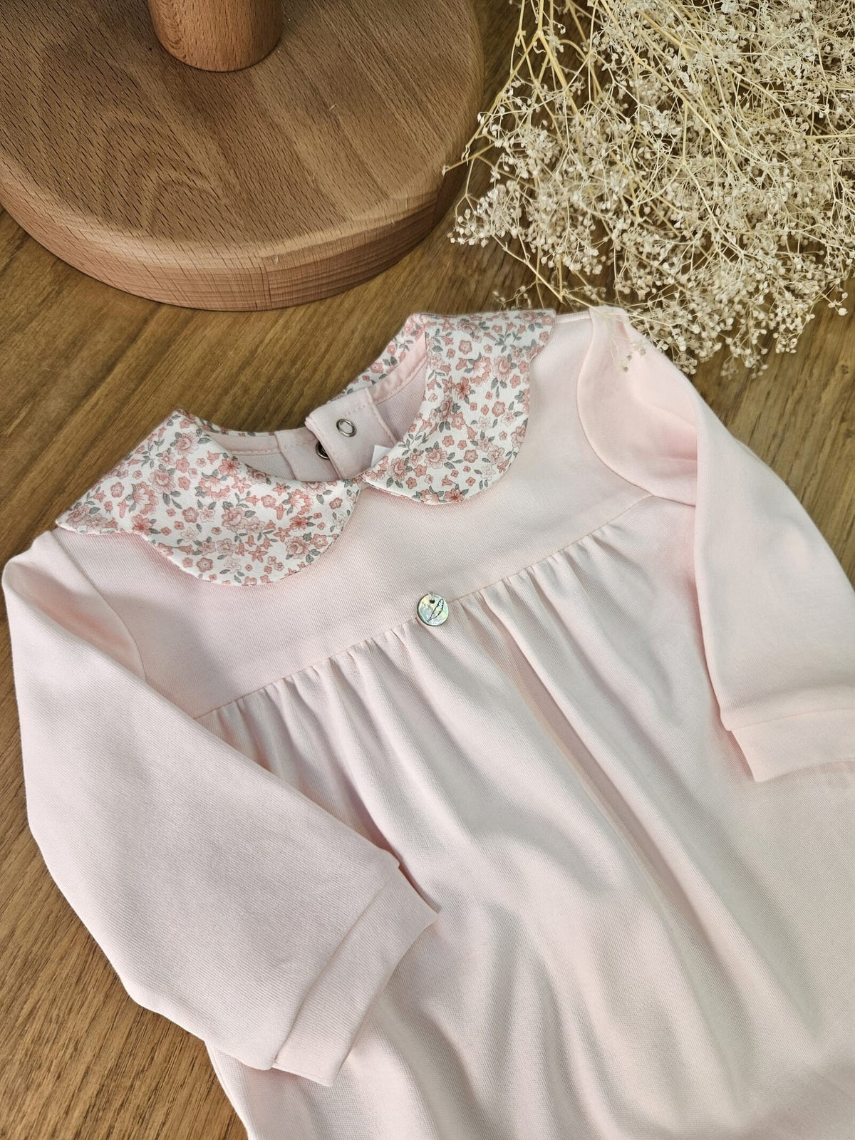 Tutina neonato in jersey di cotone con colletto a margherita