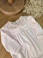 Tutina neonato in jersey di cotone con colletto a margherita