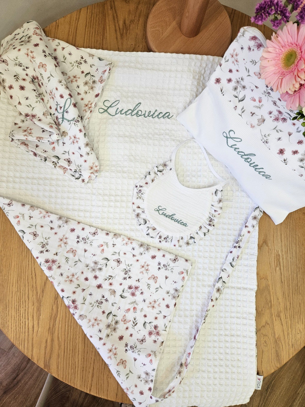 Coordinato per il Cambio MOUSSE. borsello e fasciatoio, bavaglino e quadrato