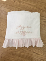 Telo bagnetto in spugna di cotone con rouche in plumetis