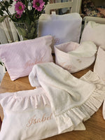 Telo bagnetto in spugna di cotone con rouche in plumetis