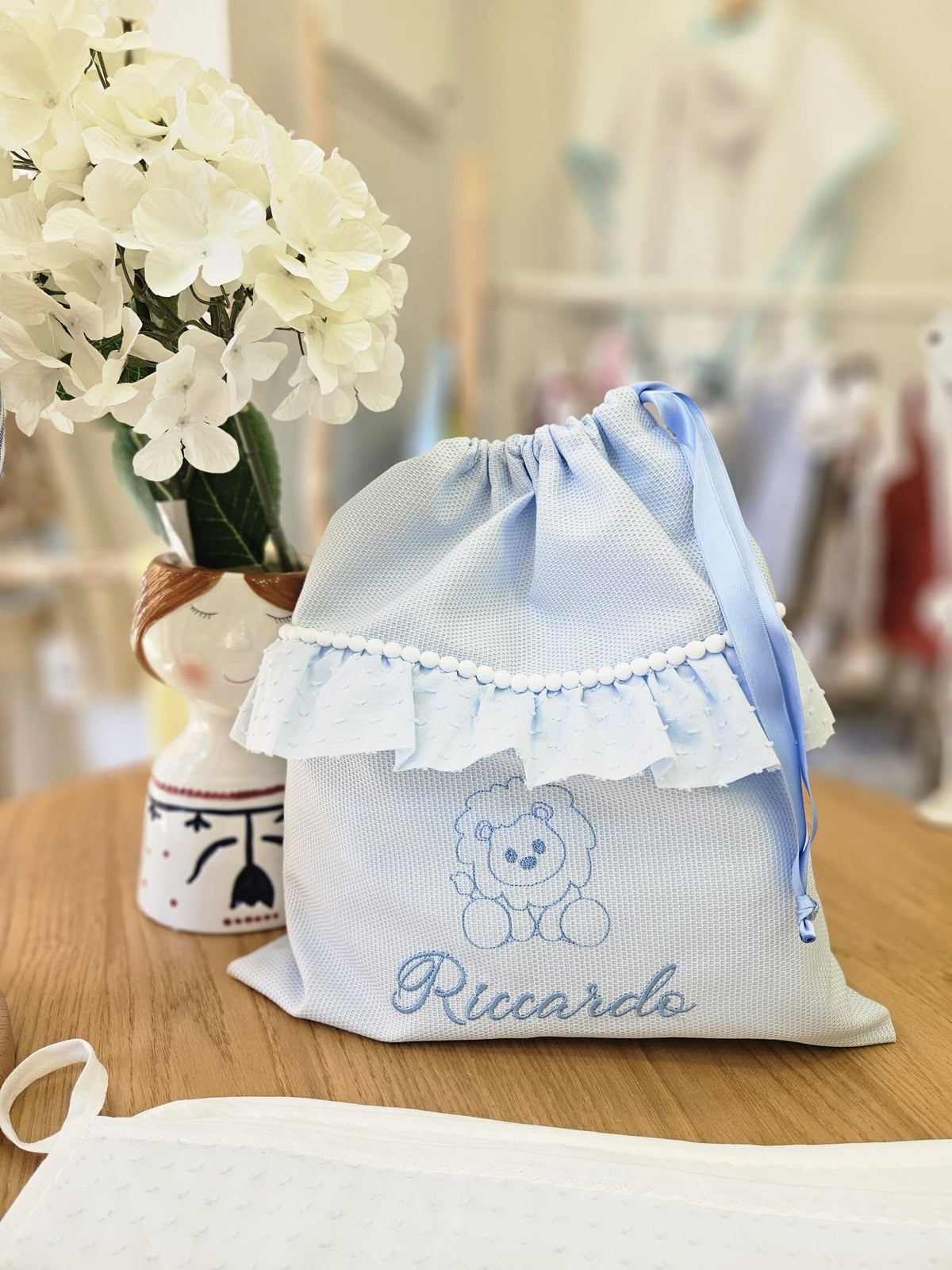 Coordinato Sacca e Accappatoio con pon pon e plumetis