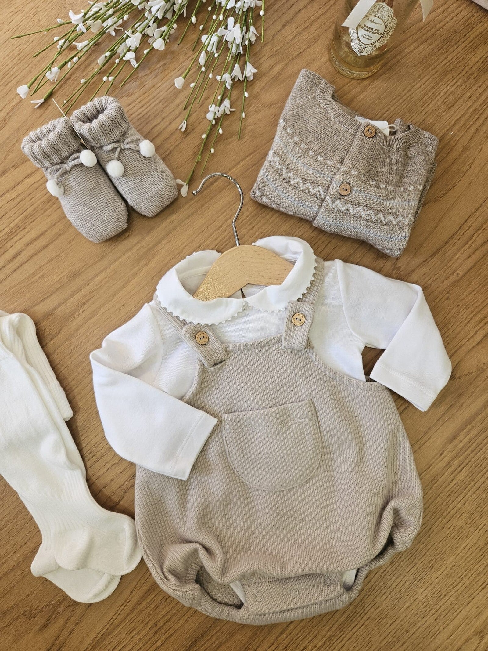 Pagliaccetto neonato a maglia