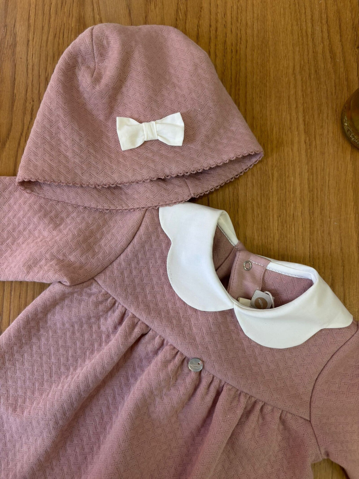 Completo Tutina e cappellino con effetto trapuntato