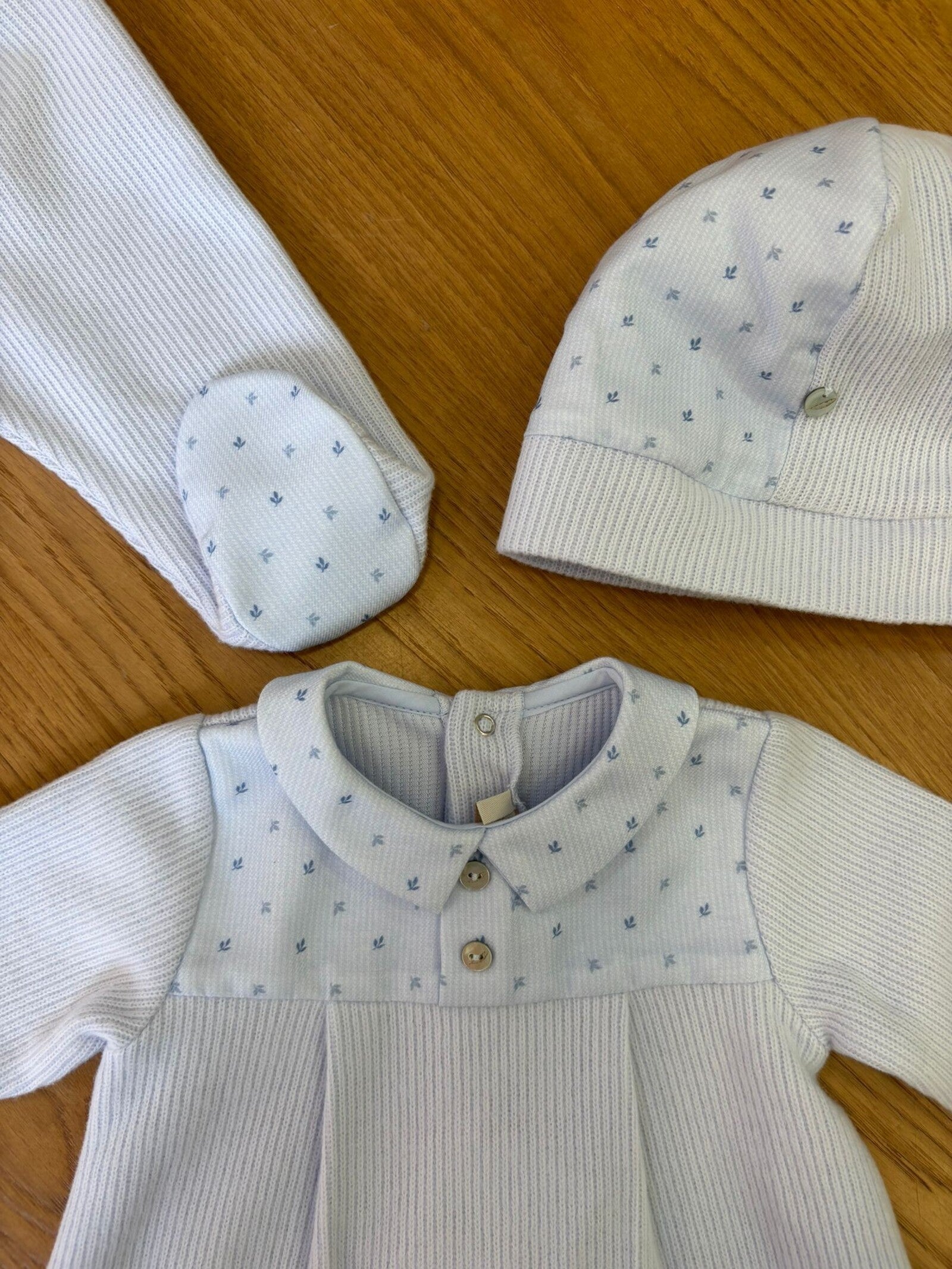 Completo due pezzi in cotone a coste con cappellino