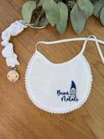 Bavaglino in piquet di cotone mille righe con ricamo